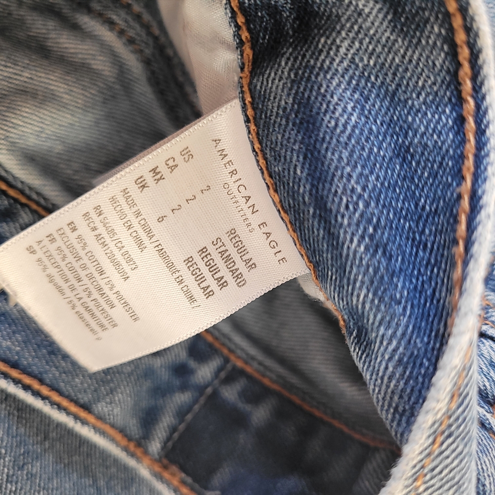 American Eagle Size 2 Blue Denim Mom Jeans - Picture 6 of 6